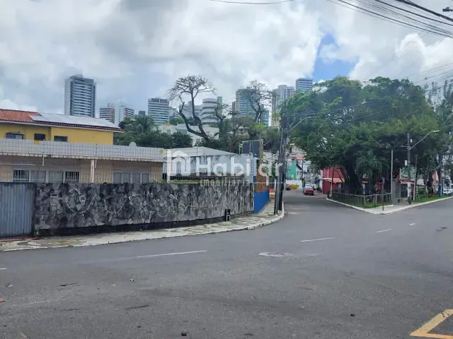 Casa com 384m², à venda, no bairro Rio Vermelho em Salvador