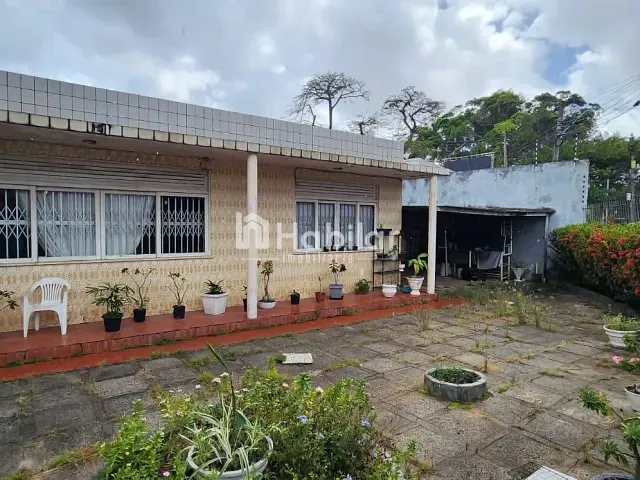 Casa com 384m², à venda, no bairro Rio Vermelho em Salvador