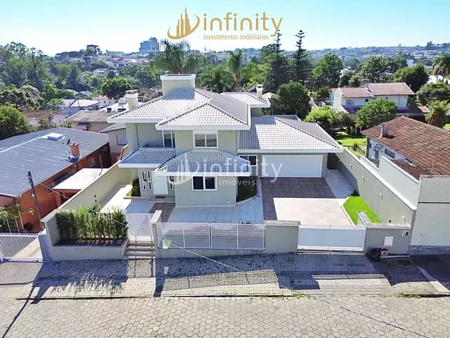 Casa com 951m² 3 quartos e 5 banheiros, à venda, no bairro Centro I Baixada em Mafra