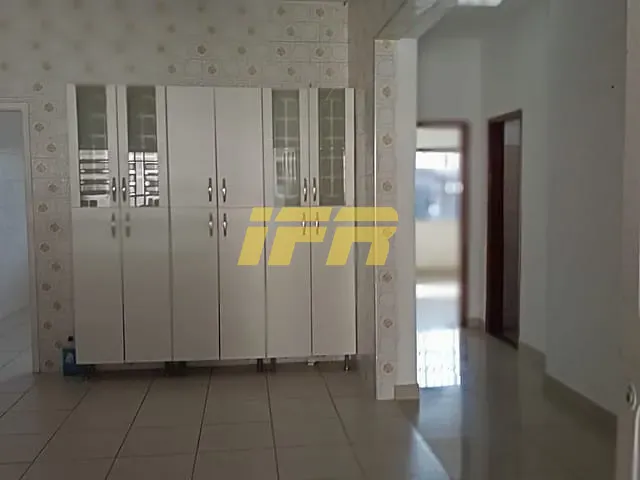 Casa com 250m² 3 quartos e 2 banheiros, à venda, no bairro Centro em Taubaté