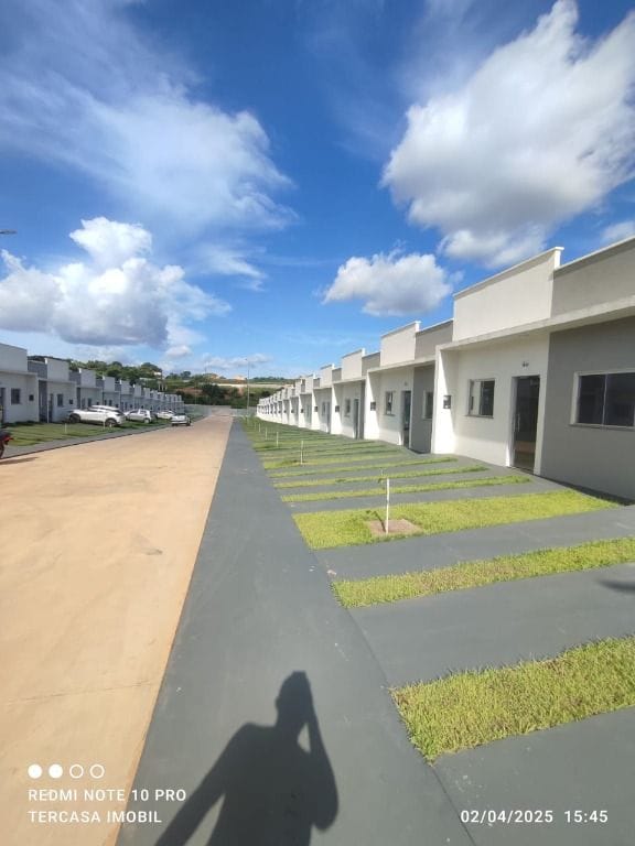Casa à venda e aluguel com 2 quartos, 10m² - Foto 2