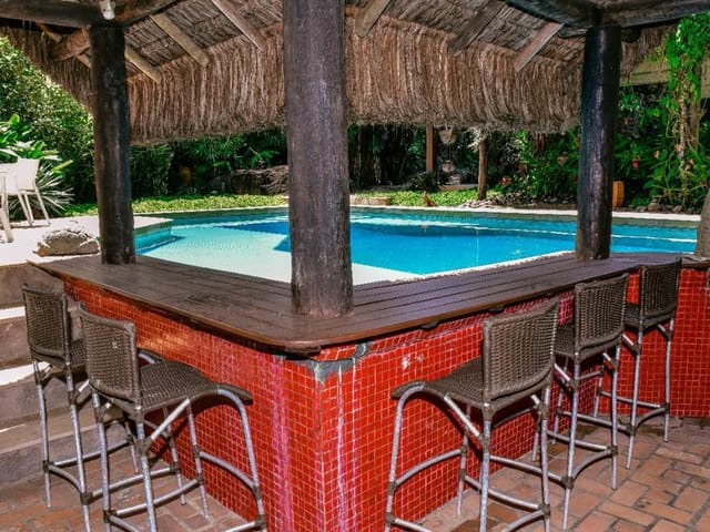 Casa com 790m² 5 quartos e 5 banheiros, à venda, no bairro Itaquanduba em Ilhabela