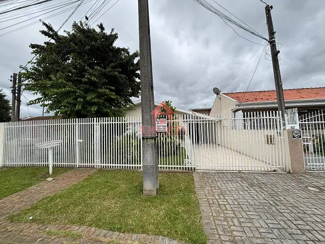 Casa com 180m² 4 quartos e 2 banheiros, para alugar, no bairro Fazendinha em Curitiba