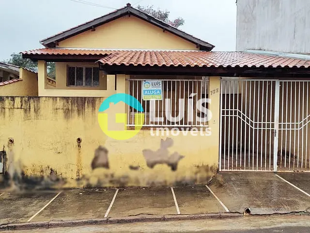 Casa 3 quartos e 2 banheiros, para alugar, no bairro Centro em Guaranésia