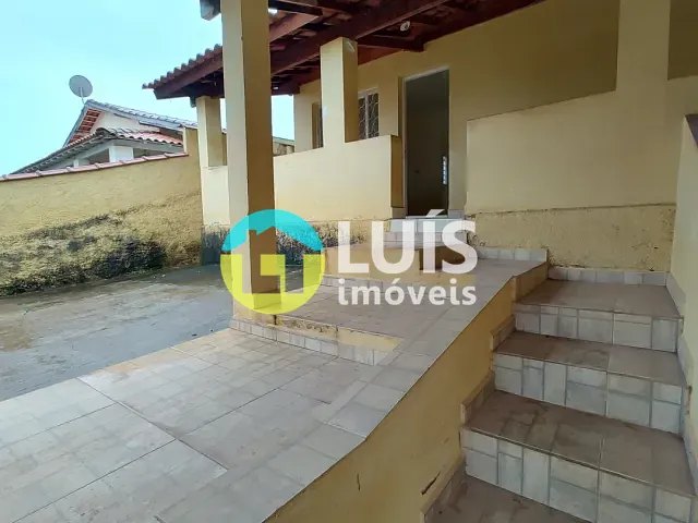 Casa 3 quartos e 2 banheiros, para alugar, no bairro Centro em Guaranésia