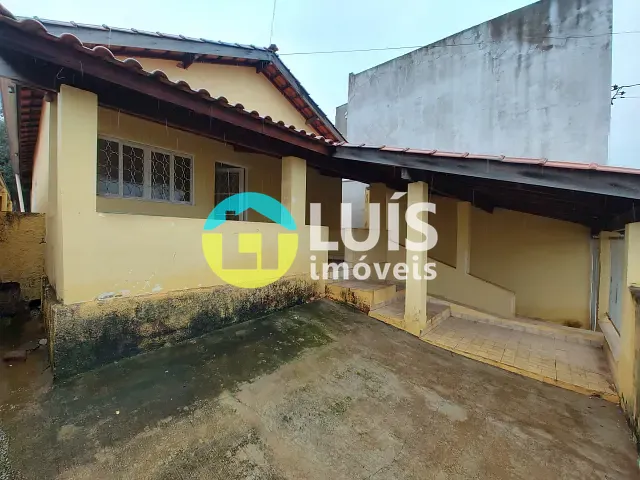 Casa 3 quartos e 2 banheiros, para alugar, no bairro Centro em Guaranésia
