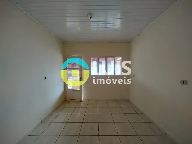 Casa 3 quartos e 2 banheiros, para alugar, no bairro Centro em Guaranésia