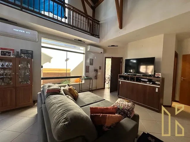 Casa com 555m² 3 quartos e 4 banheiros, à venda, no bairro Esperança em Londrina