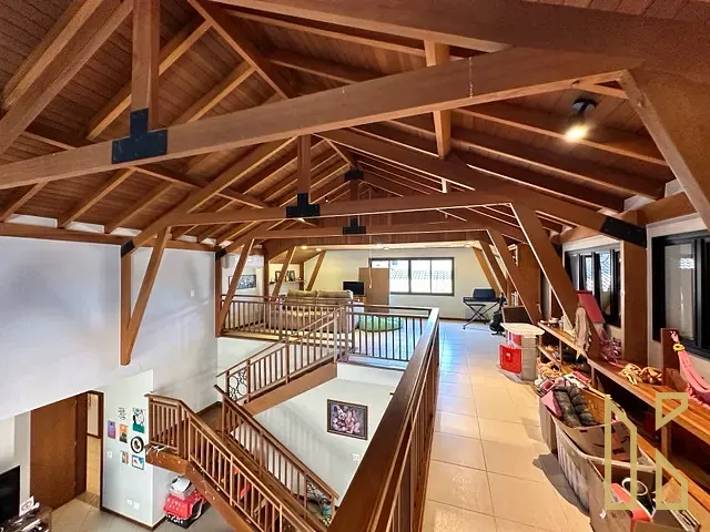 Casa com 555m² 3 quartos e 4 banheiros, à venda, no bairro Esperança em Londrina