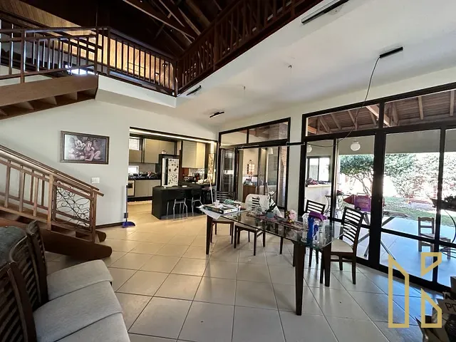 Casa com 555m² 3 quartos e 4 banheiros, à venda, no bairro Esperança em Londrina