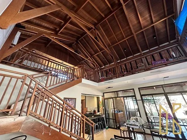 Casa com 555m² 3 quartos e 4 banheiros, à venda, no bairro Esperança em Londrina