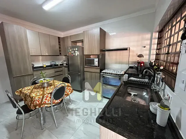 Casa com 703m² 3 quartos e 3 banheiros, à venda, no bairro Centro em Serrana
