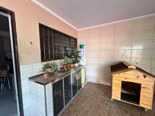 Casa com 703m² 3 quartos e 3 banheiros, à venda, no bairro Centro em Serrana