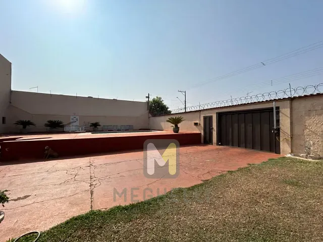 Casa com 703m² 3 quartos e 3 banheiros, à venda, no bairro Centro em Serrana