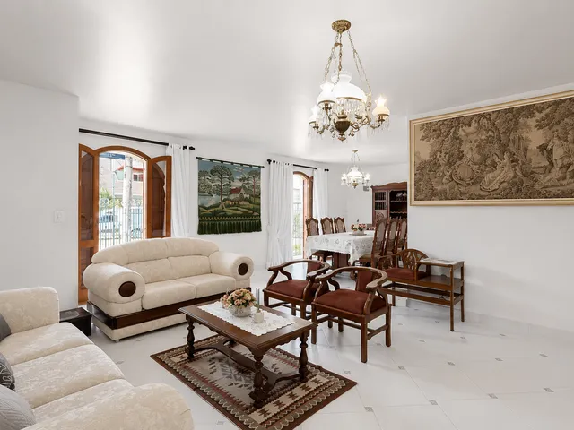 Casa com 1164m² 2 quartos e 1 banheiro, à venda, no bairro Butiatuvinha em Curitiba