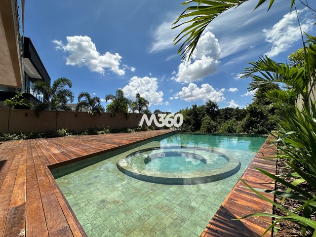 Casa com 560m² 5 quartos e 7 banheiros, à venda, no bairro Condomínio do Lago 1ª Etapa em Goiânia