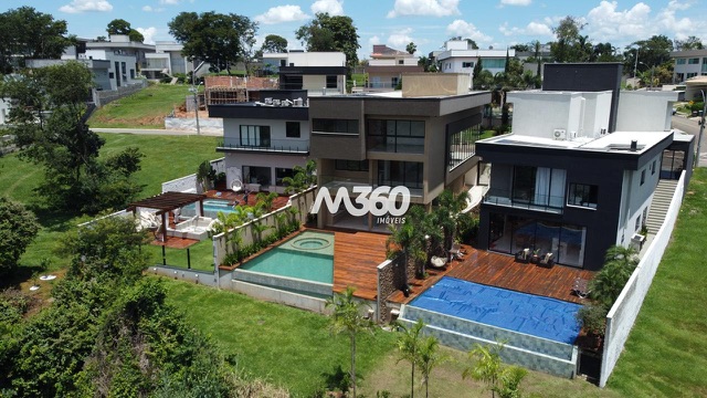Casa com 560m² 5 quartos e 7 banheiros, à venda, no bairro Condomínio do Lago 1ª Etapa em Goiânia
