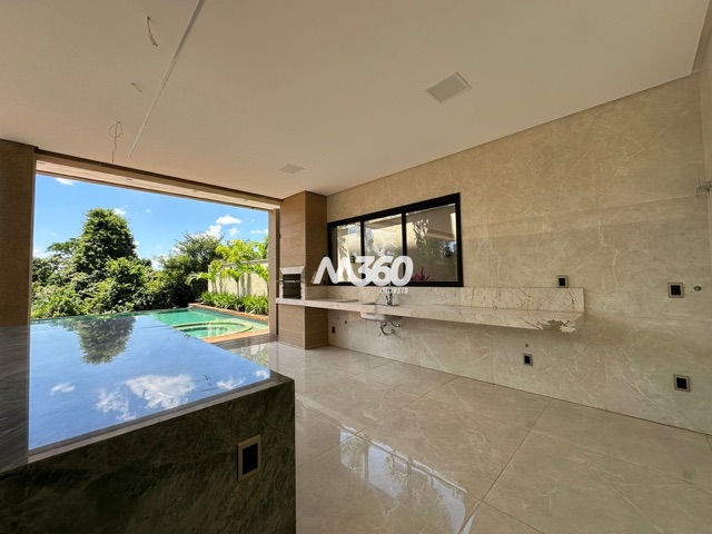 Casa com 560m² 5 quartos e 7 banheiros, à venda, no bairro Condomínio do Lago 1ª Etapa em Goiânia