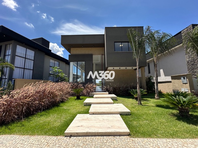 Casa com 560m² 5 quartos e 7 banheiros, à venda, no bairro Condomínio do Lago 1ª Etapa em Goiânia