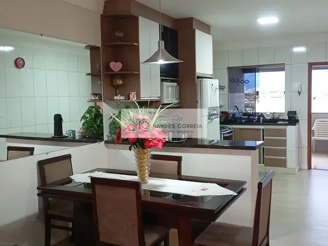 Casa com 250m² 3 quartos e 5 banheiros, à venda, no bairro Jardim do Leste em Londrina