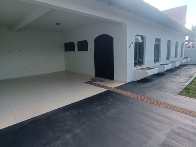Foto do Casa - Casa com 4 dormitórios para alugar, 200 m² por R$ 7.000,00/mês - Dom Pedro - Londrina/PR | Imobiliária Natal LTDA