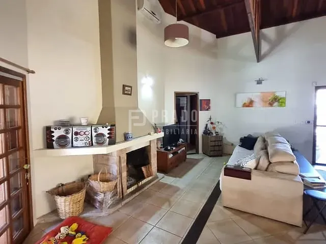 Casa 3 quartos e 4 banheiros, à venda, no bairro Laranjal em Pelotas