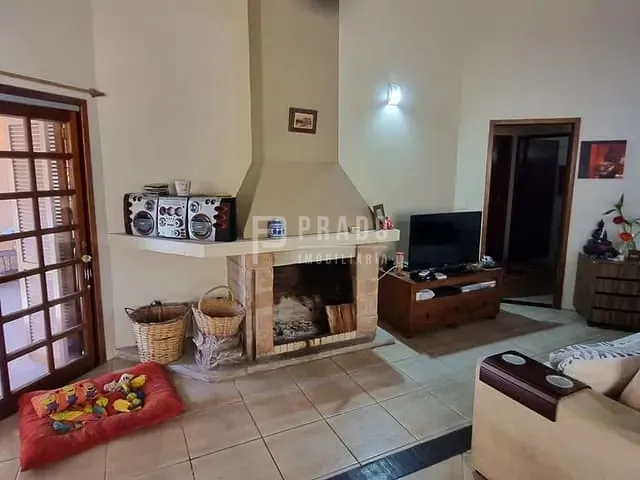 Casa 3 quartos e 4 banheiros, à venda, no bairro Laranjal em Pelotas
