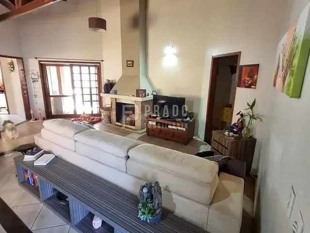 Casa 3 quartos e 4 banheiros, à venda, no bairro Laranjal em Pelotas