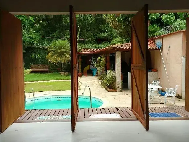 Casa com 500m² 7 quartos e 3 banheiros, à venda, no bairro Cosme Velho em Rio de Janeiro
