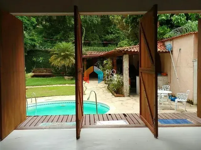 Casa com 500m² 7 quartos e 3 banheiros, à venda, no bairro Cosme Velho em Rio de Janeiro