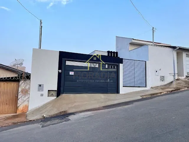 Casa com 250m² 2 quartos e 2 banheiros, à venda, no bairro Jardim Ouro Verde em Guaxupé