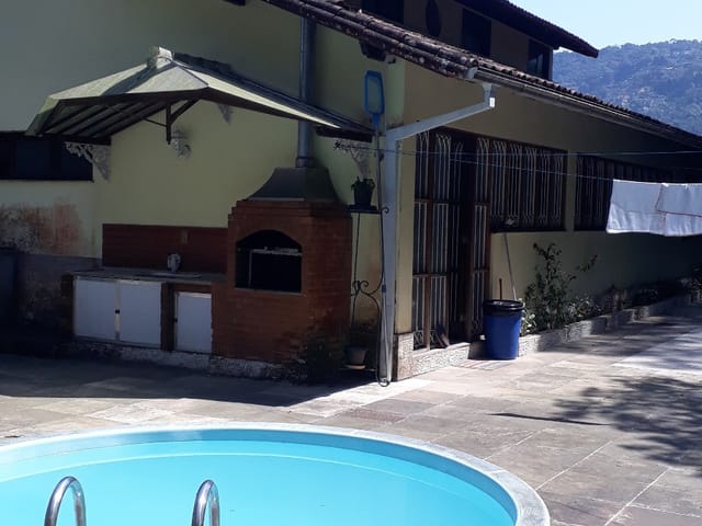 Casa com 1300m² 3 quartos e 1 banheiro, à venda, no bairro Quitandinha em Petrópolis