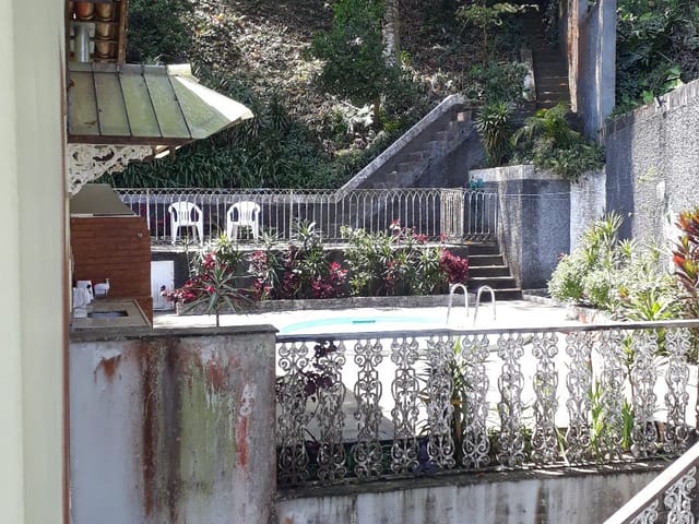 Casa com 1300m² 3 quartos e 1 banheiro, à venda, no bairro Quitandinha em Petrópolis