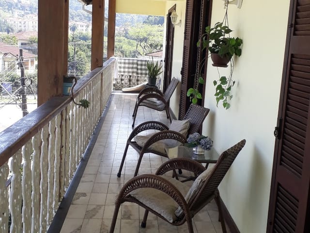 Casa com 1300m² 3 quartos e 1 banheiro, à venda, no bairro Quitandinha em Petrópolis
