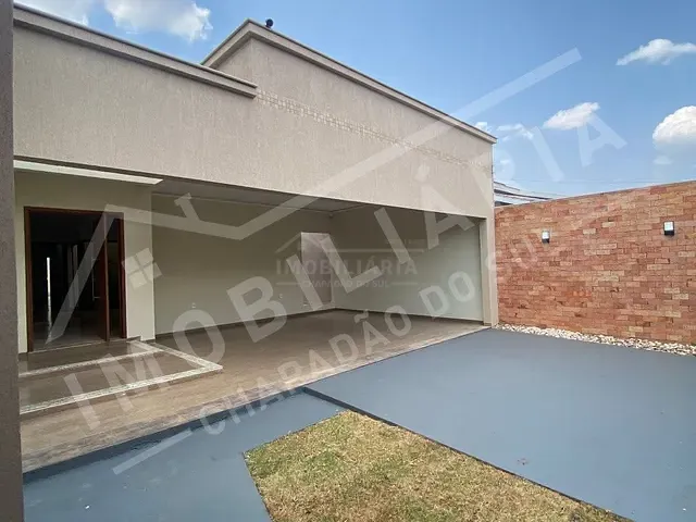 Casa 3 quartos e 2 banheiros, à venda, no bairro FLAMBOYANT em Chapadão do Sul