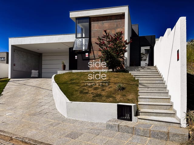 Casa com 450m² 3 quartos e 3 banheiros, à venda, no bairro Nova Niterói em Três Rios