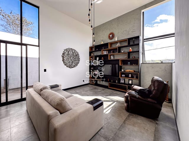 Casa com 450m² 3 quartos e 3 banheiros, à venda, no bairro Nova Niterói em Três Rios