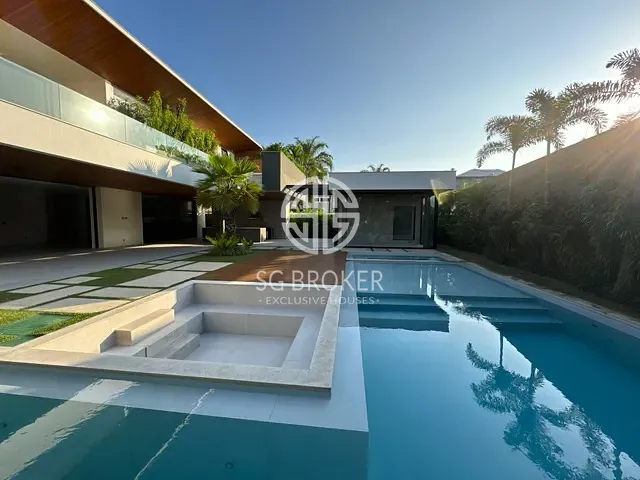 Casa com 1350m² 5 quartos e 6 banheiros, à venda, no bairro Barra da Tijuca em Rio de Janeiro