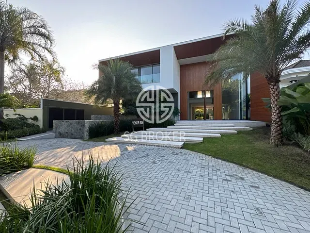 Casa com 1350m² 5 quartos e 6 banheiros, à venda, no bairro Barra da Tijuca em Rio de Janeiro