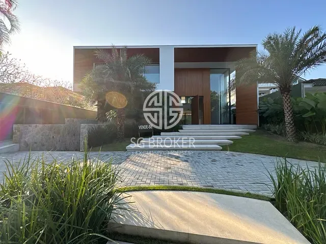 Casa com 1350m² 5 quartos e 6 banheiros, à venda, no bairro Barra da Tijuca em Rio de Janeiro