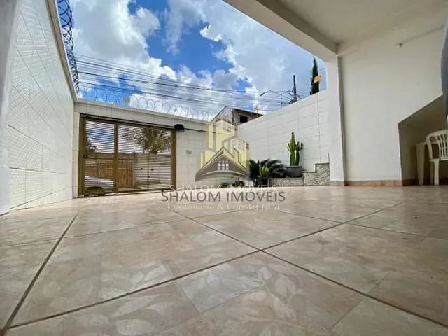 Casa com 180m² 3 quartos e 2 banheiros, à venda, no bairro Parque Xangri-La em Contagem