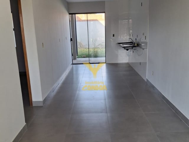 Casa 2 quartos e 1 banheiro, à venda, no bairro Residencial Araucária em Cambé