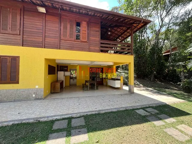 Casa com 250m² 5 quartos e 4 banheiros, para alugar, no bairro Retiro do Chalé (Piedade do Paraopeba) em Brumadinho