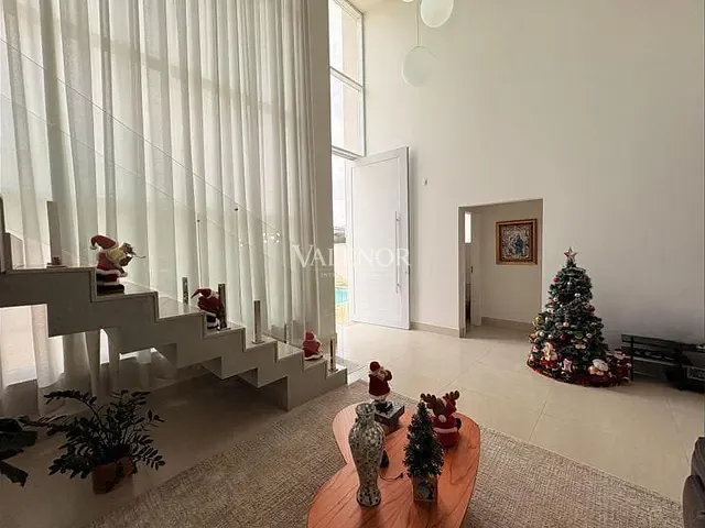 Casa com 483m² 4 quartos e 6 banheiros, à venda, no bairro Loteamento Residencial e Comercial Horto Florestal em Jundiaí