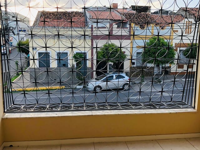 Casa 3 quartos e 2 banheiros, para alugar, no bairro Centro em Sobral