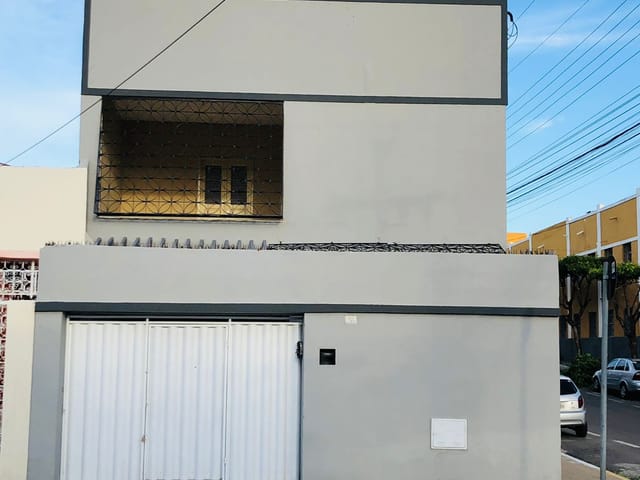 Casa 3 quartos e 2 banheiros, para alugar, no bairro Centro em Sobral