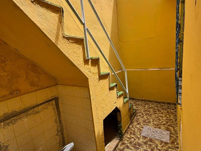 Casa com 160m² 2 quartos e 1 banheiro, para alugar, no bairro Realengo em Rio de Janeiro