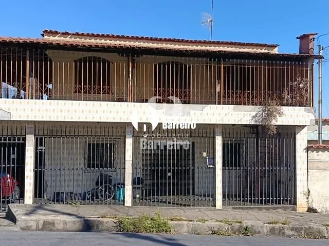 Casa 5 quartos e 2 banheiros, à venda, no bairro Professor Washington Pires (Parque Durval de Barros) em Ibirité