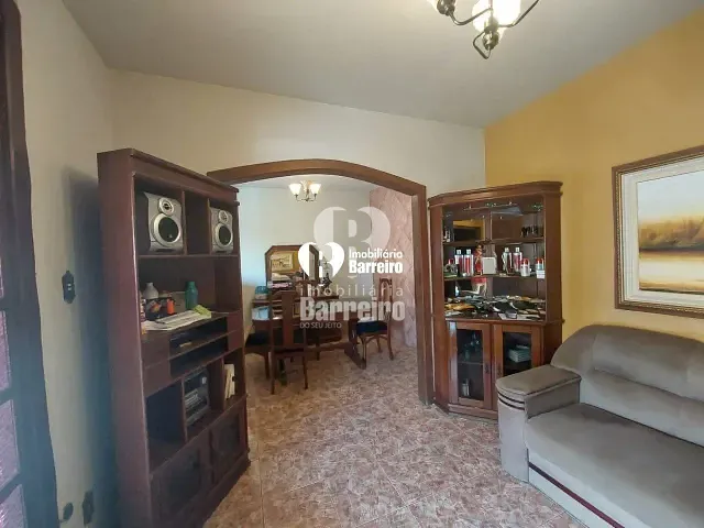 Casa 5 quartos e 2 banheiros, à venda, no bairro Professor Washington Pires (Parque Durval de Barros) em Ibirité