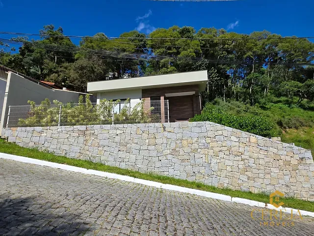 Casa com 161m² 3 quartos e 3 banheiros, à venda, no bairro Cônego em Nova Friburgo